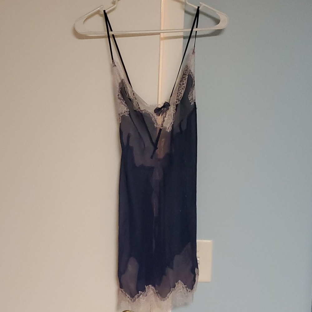 Sexy VS navy blue nighty with a cute bow!